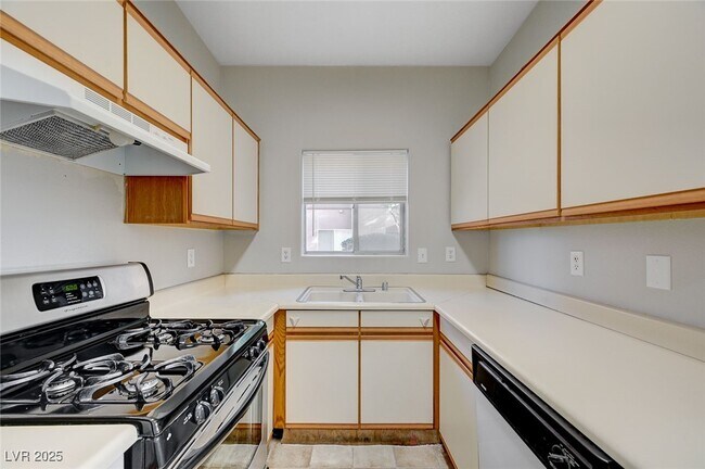 Building Photo - 5751 E Hacienda Ave