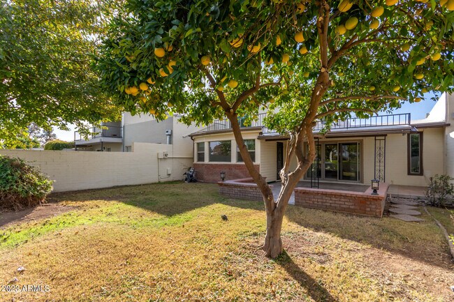 Building Photo - 3037 S Country Club Way