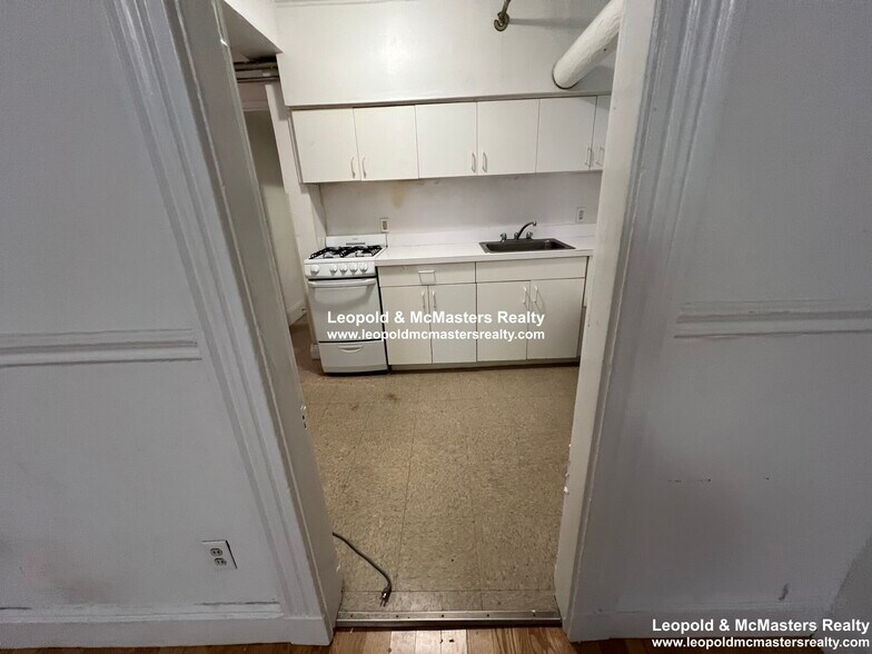 Building Photo - 144 Warren St