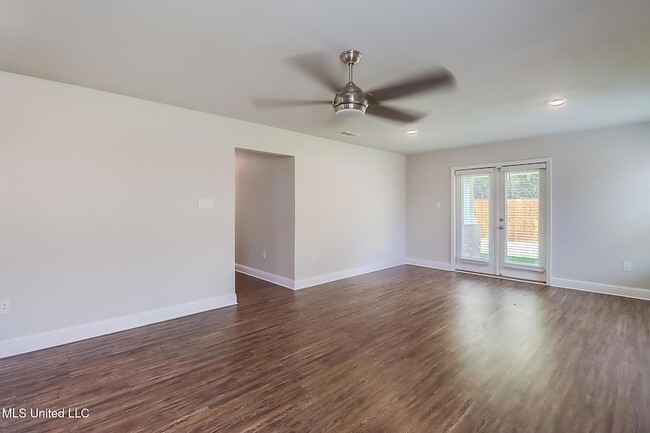 Building Photo - 6559 Eastland Cir
