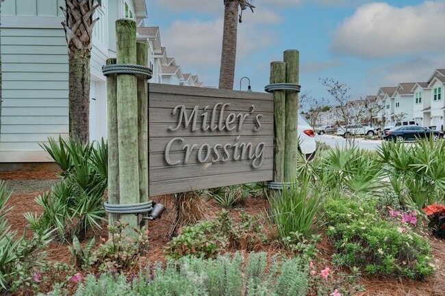 Primary Photo - 90 Crossing Ln