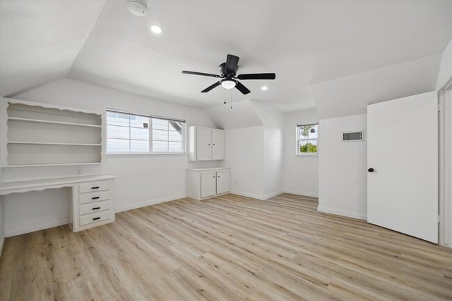 Building Photo - 5731 S Braeswood Blvd