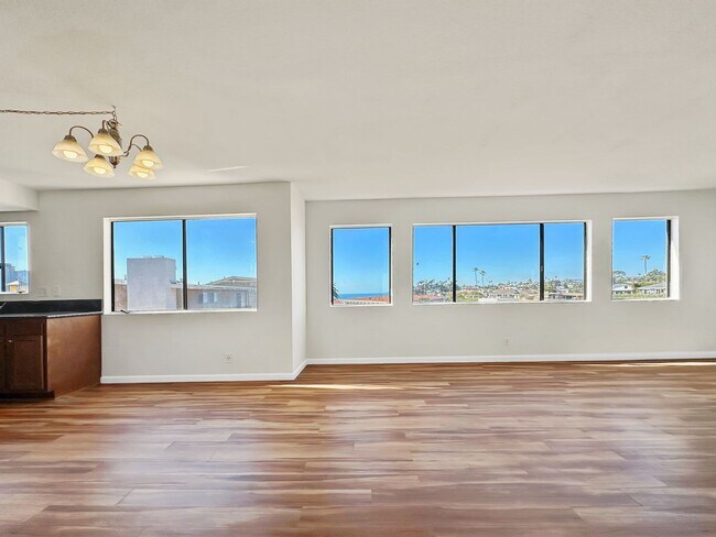 Building Photo - MON250