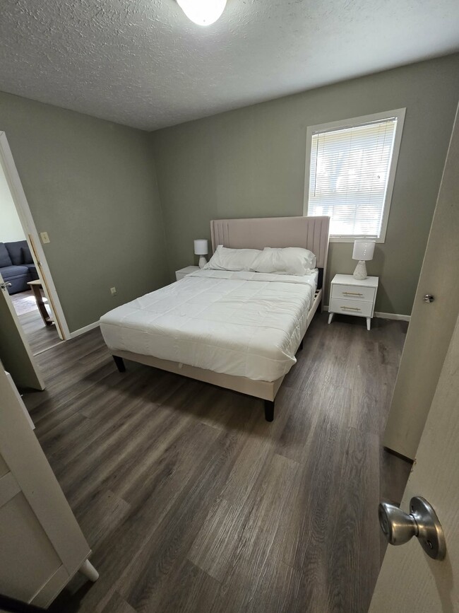 Building Photo - 115 Holly Dr