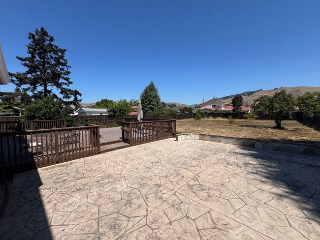 Building Photo - Spacious 5BD Fremont Home | 2-Story w/ Hug...