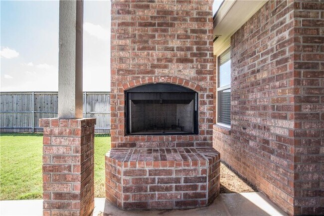 Building Photo - 2024 Sweetgrass Cir