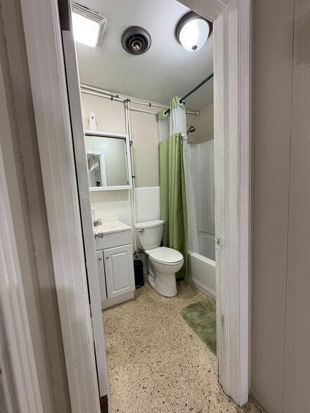 Building Photo - 1211 Friendship Ave