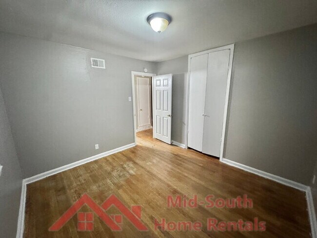 Building Photo - 3588 Hendricks Ave