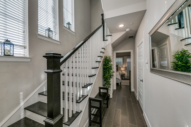 Building Photo - 731 Lacey Oaks Pl