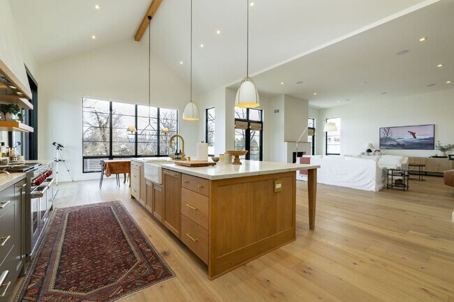 Building Photo - Beautiful Fully Furnished Custom Home in Rancharrah