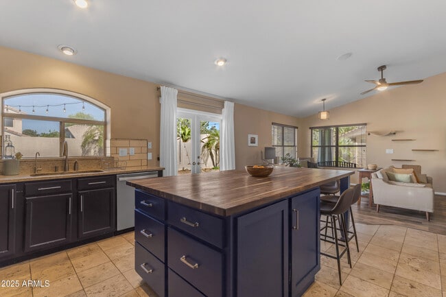 Building Photo - 1823 W Remington Dr