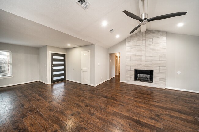 Building Photo - 1907 Ashford Hollow Ln