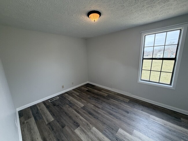 Building Photo - 2444 Fairbrook Dr