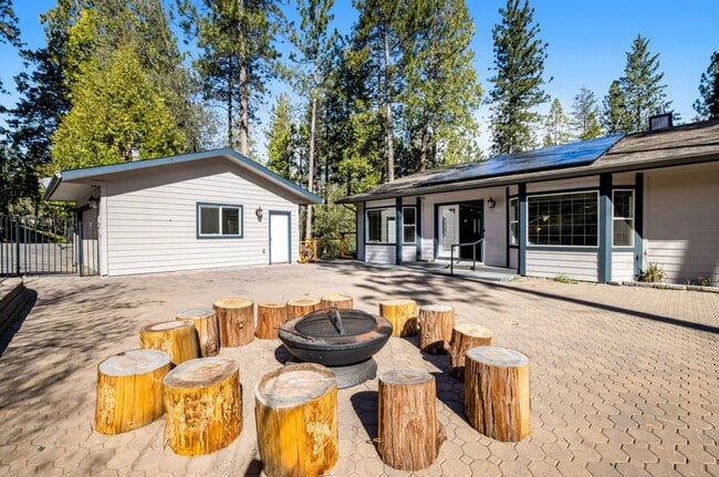 Building Photo - 19926 Pine Mountain Dr