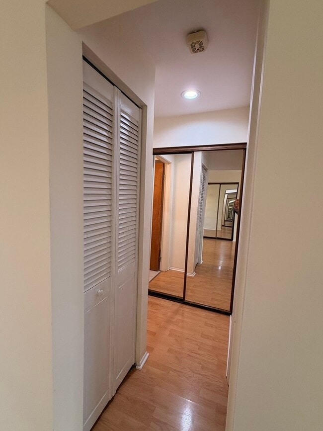 Building Photo - 1970 Cherry Ln