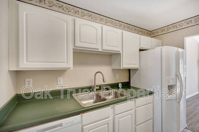 Building Photo - 1366 Pinnacle Ln