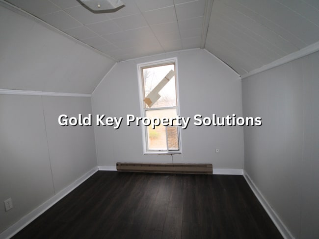 Building Photo - All Electric 2 BR 1 BA House with Main-Level Laundry Hookups (NO SECTION 8)