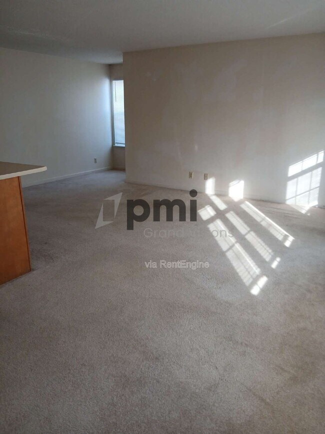 Building Photo - 1306 Arthur Ave