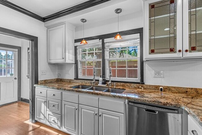 Building Photo - Beautiful Estate for Rent in Ashland