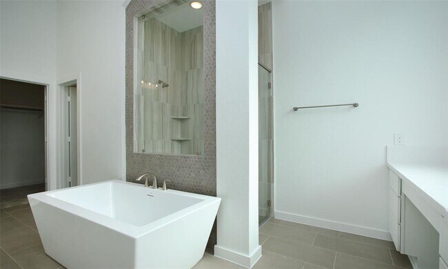 Building Photo - 23715 Fernbriar St