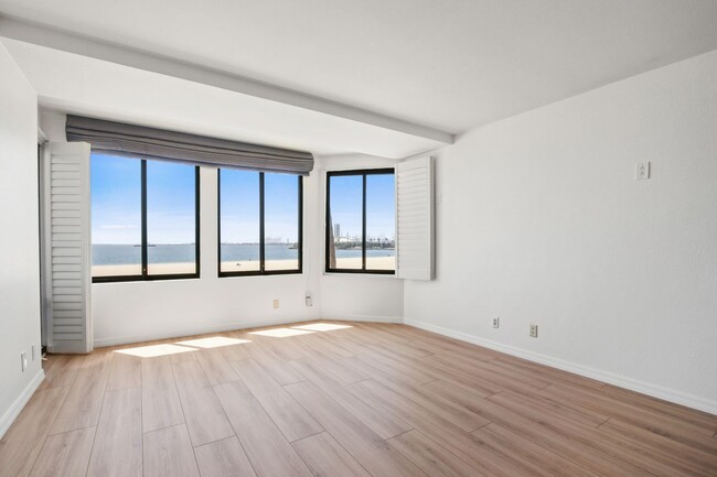 Building Photo - 1310 E Ocean Blvd