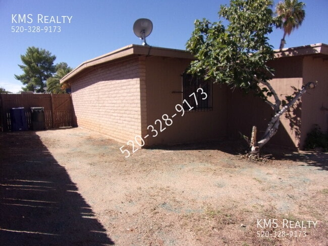 Building Photo - 6711 E Hawk Dr