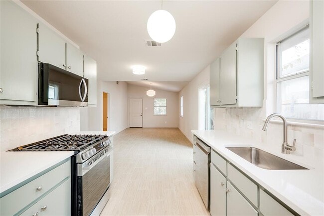 Building Photo - 8110 Willet Trail