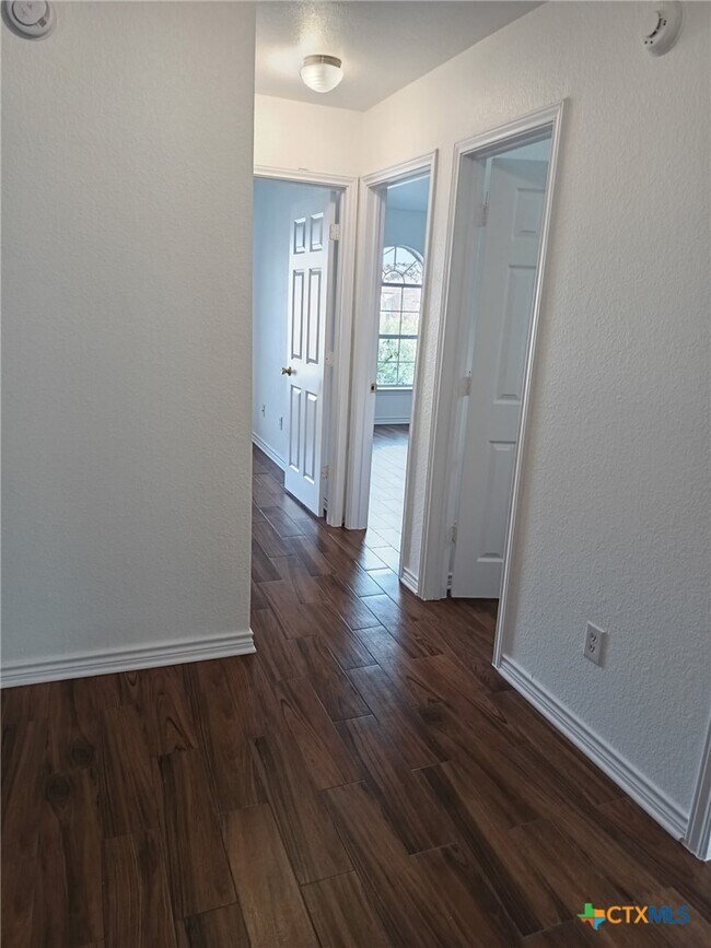 Building Photo - 1411 Saddle Dr