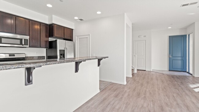 Building Photo - 2 WEEKS FREE!!! 2BR Townhouse in Imperial Beach with Washer/Dryer and Garage!