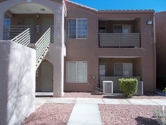 Building Photo - Comfort and Convenience in a Picturesque Gated Community
