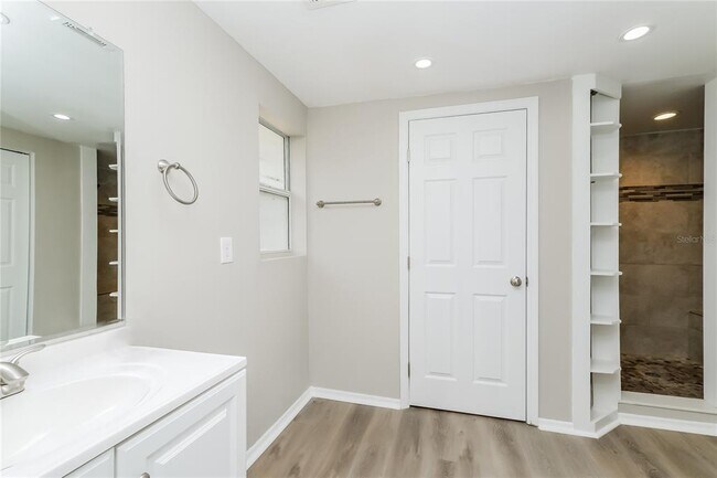 Building Photo - 1909 Glen Echo Ln