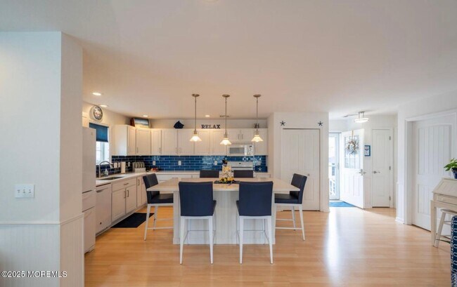 Building Photo - 136 Joseph St