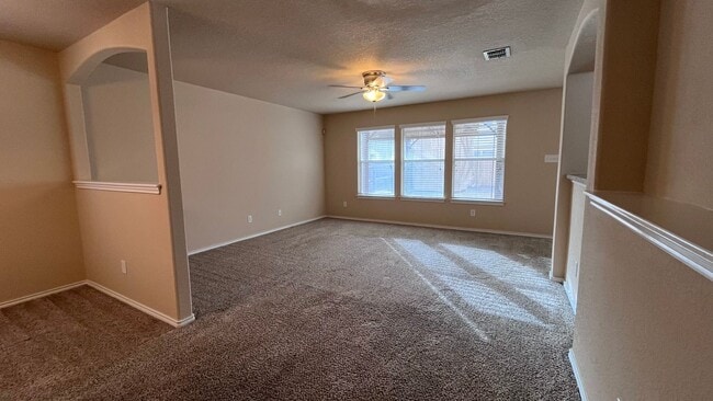 Building Photo - * Make this spacious home in Helotes off B...