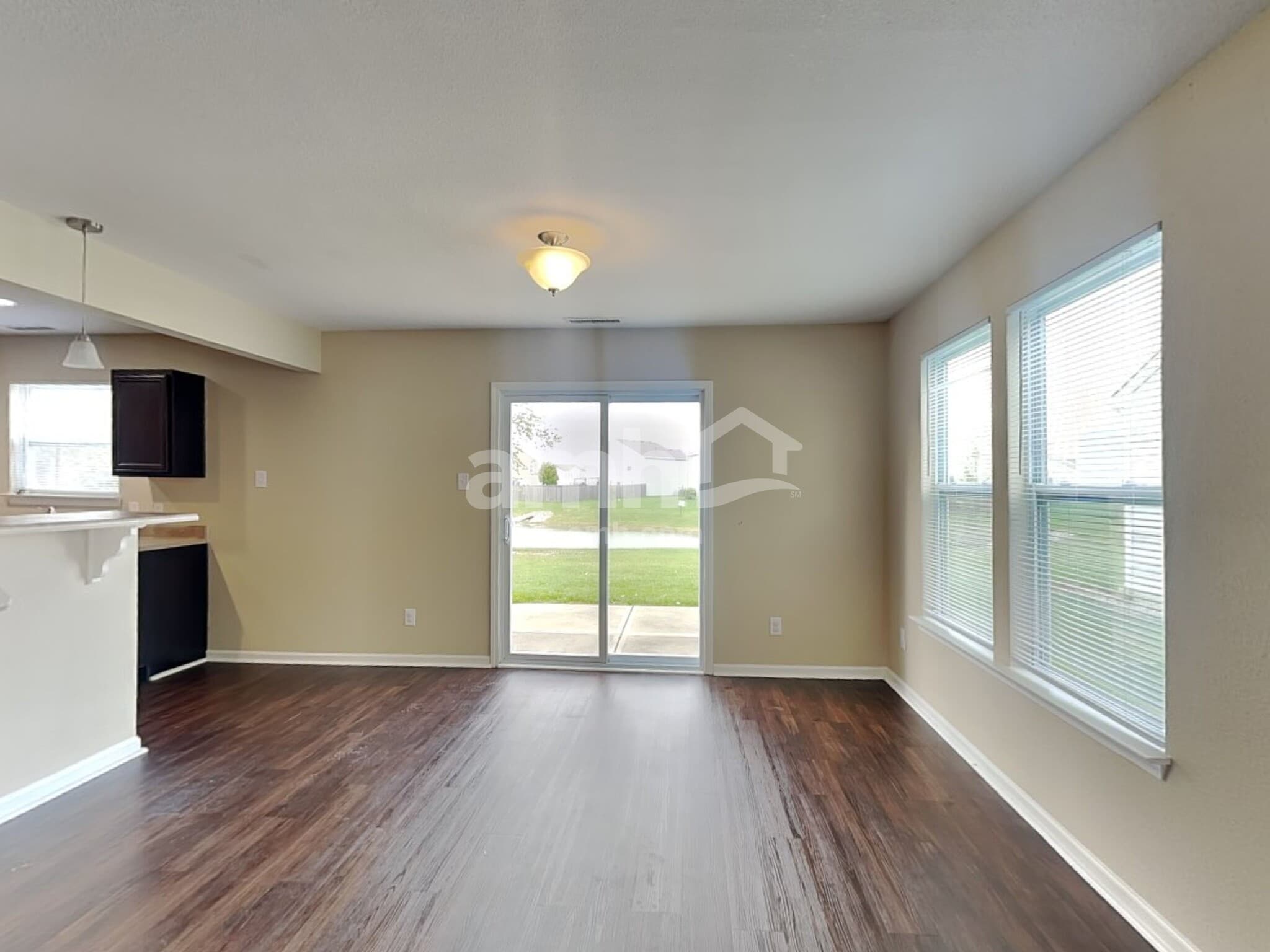 Building Photo - 1622 Carriage Cir