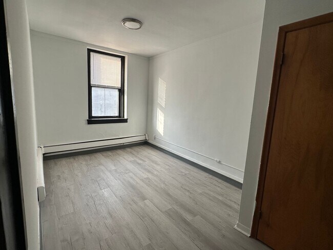 Building Photo - 2 N Huron St