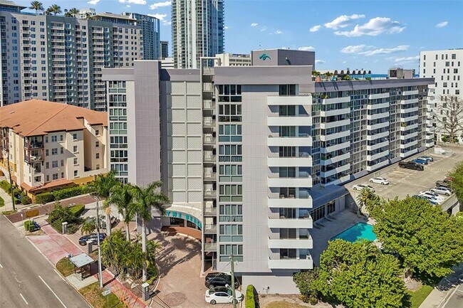 Building Photo - 470 3rd St S