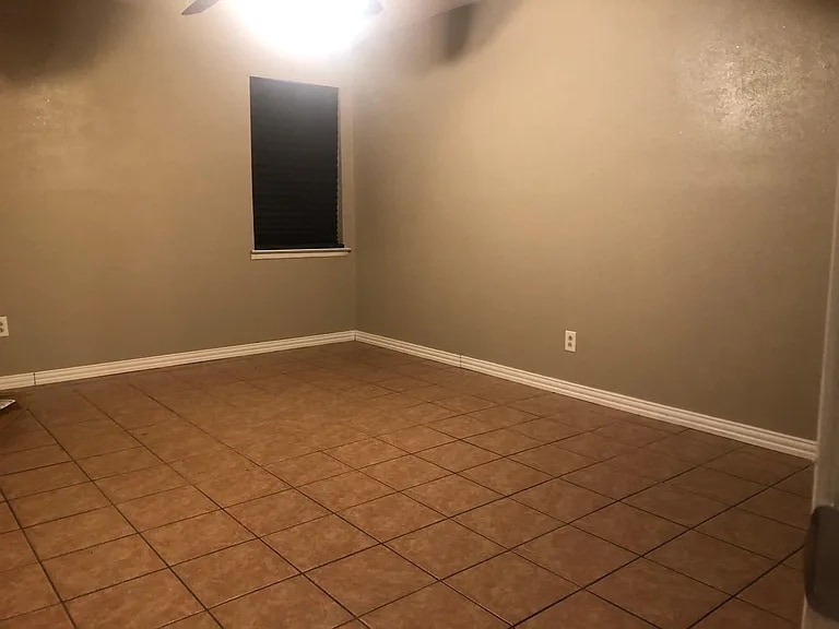 Building Photo - 1422 Laurel Ln