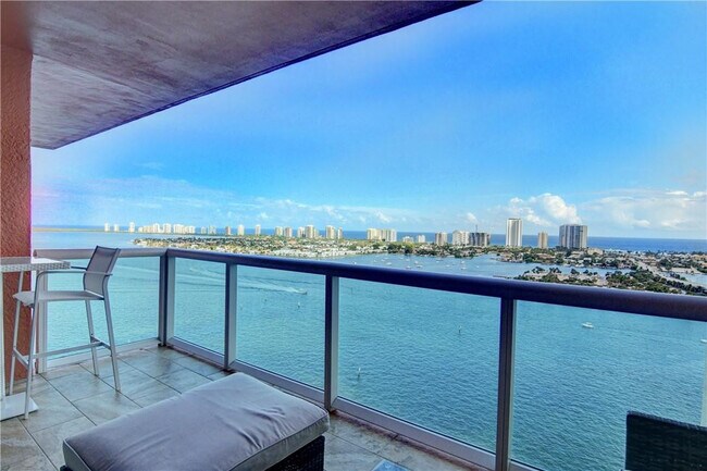 Building Photo - 2640 Lake Shore Dr