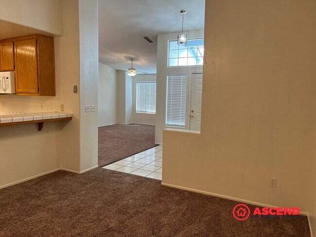 Building Photo - MOVE IN SPECIAL $500 OFF FIRST MONTH RENT! Lovely Home In Southwest Bakersfield!