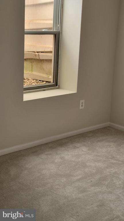 Building Photo - 2055 Pilgrim Dr