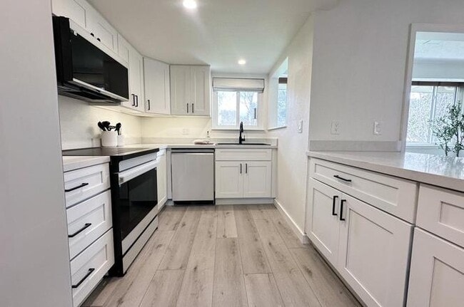 Building Photo - Mqwe