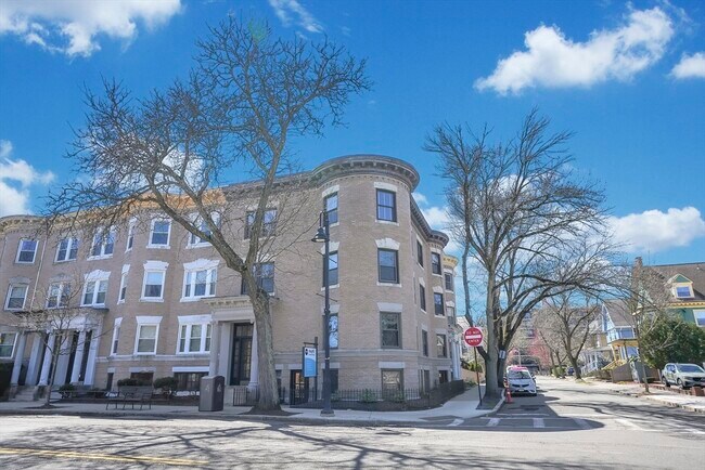 Building Photo - 344 Harvard St