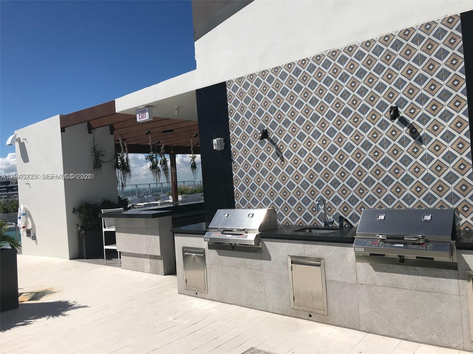 Building Photo - 1010 Brickell Ave