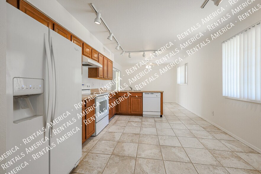 Building Photo - 335 E Papago Dr