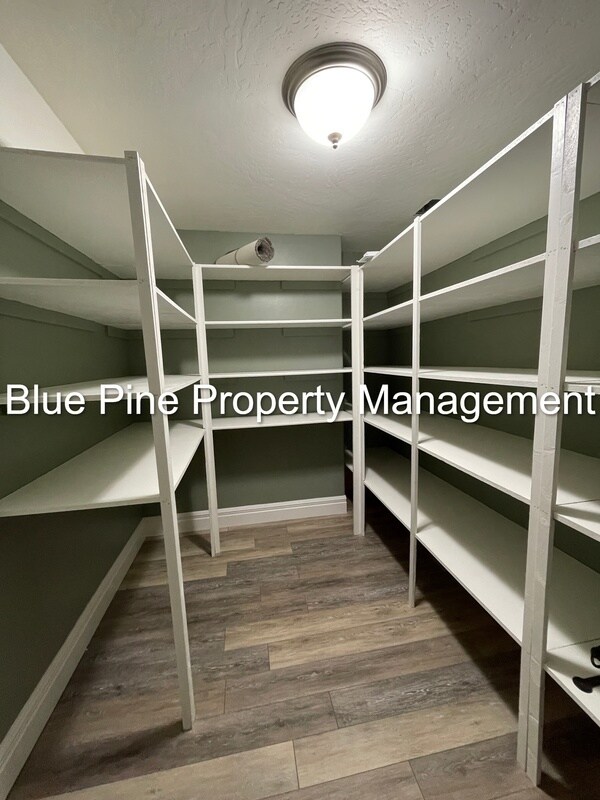 Building Photo - 119 4090 E