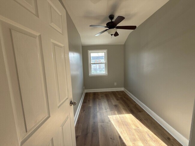 Building Photo - Three-Bedroom Home In Essex