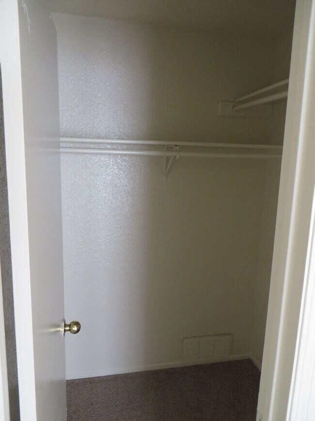 Building Photo - 2217 Katy Ln