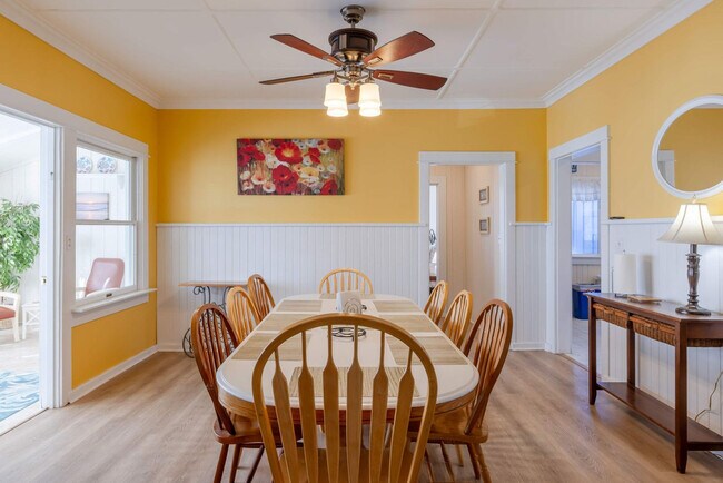 Building Photo - 640 S Columbia St