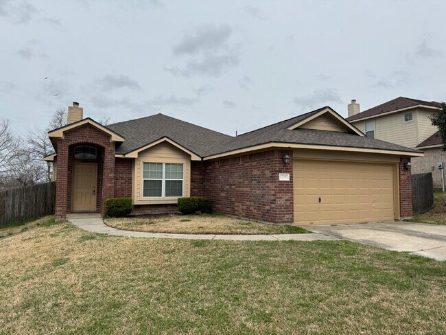 Building Photo - Enjoy living in this single story 3 bedroom+office that has a closet so it could be a 4th bedroom...