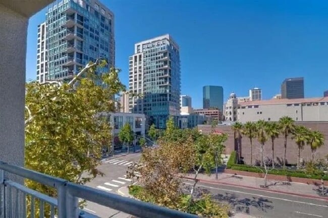 Building Photo - 101 W Market St